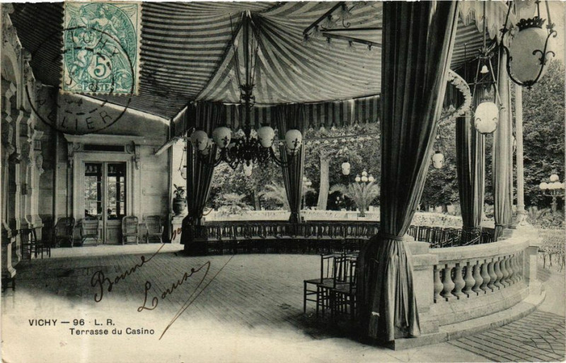 Carte postale ancienne Vichy Terrasse du Casino à Vichy