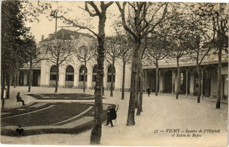 Carte postale ancienne Vichy Square de l'Hopital et Salon de Repos à Vichy