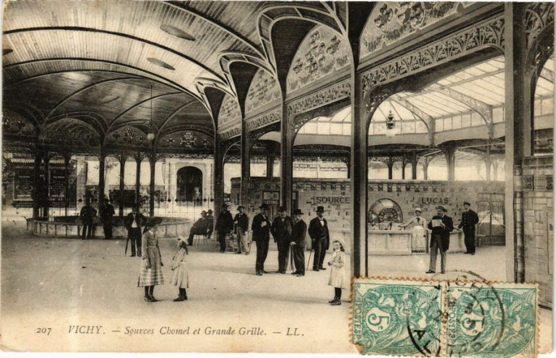 Carte postale ancienne Vichy Sources Chomel et Grande Grille à Vichy