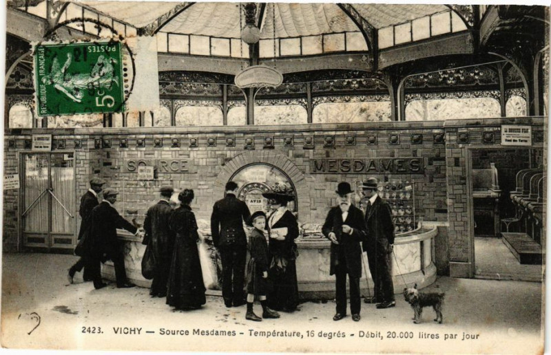 Carte postale ancienne Vichy Source Mesdames à Vichy
