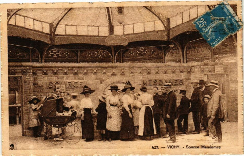 Carte postale ancienne Vichy Source Mesdames à Vichy