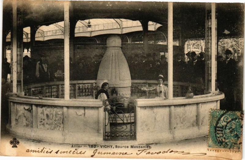 Carte postale ancienne Vichy Source Mesdames à Vichy