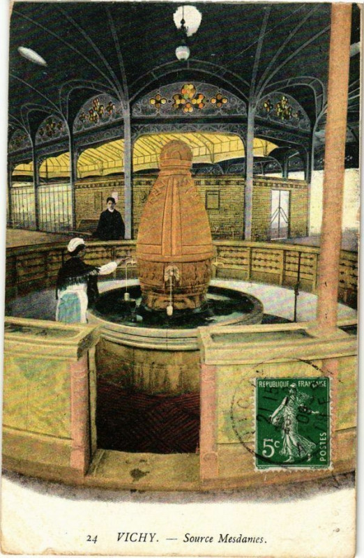 Carte postale ancienne Vichy Source Mesdames à Vichy