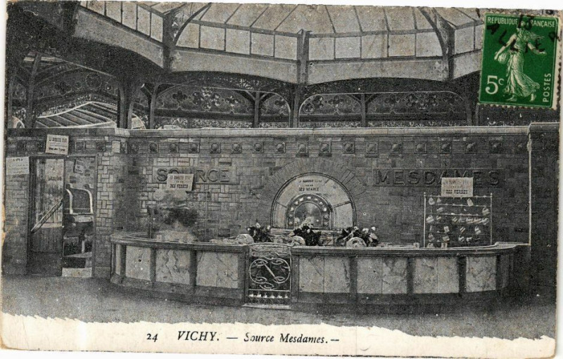 Carte postale ancienne Vichy Source Mesdames à Vichy