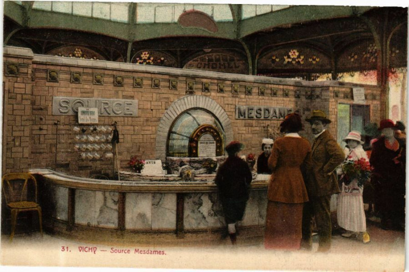 Carte postale ancienne Vichy Source Mesdames à Vichy