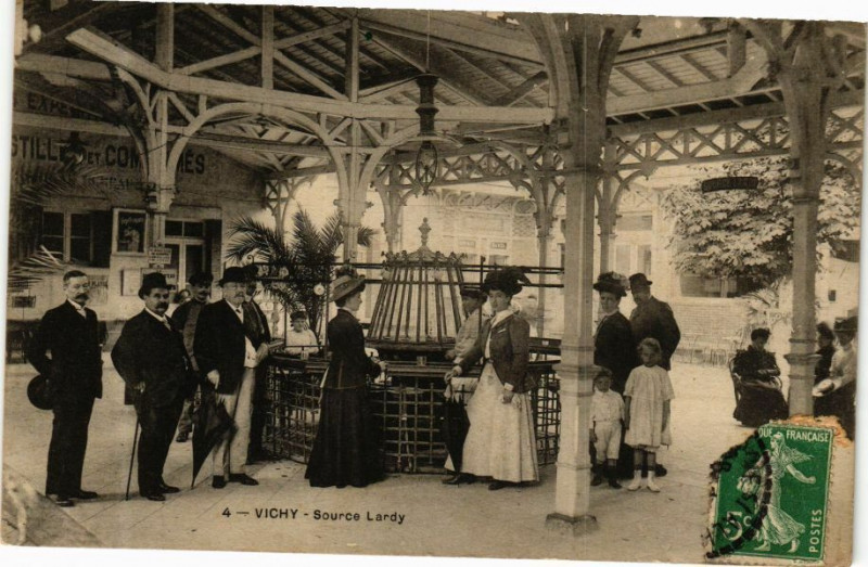 Carte postale ancienne Vichy Source Lardy à Vichy