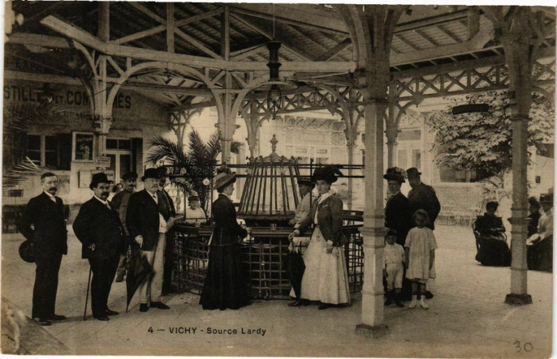 Carte postale ancienne Vichy Source Lardy à Vichy