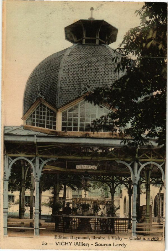 Carte postale ancienne Vichy Source Lardy à Vichy