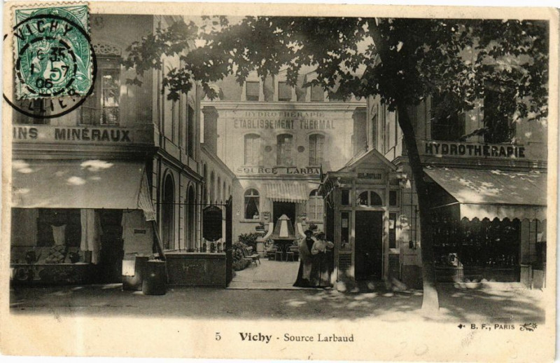 Carte postale ancienne Vichy Source Larbaud à Vichy