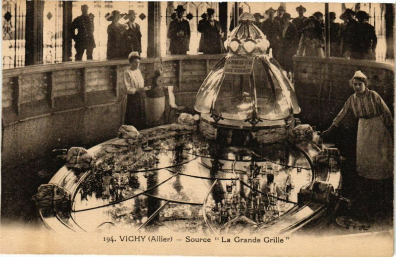 Carte postale ancienne Vichy Source La Grande Grille à Vichy