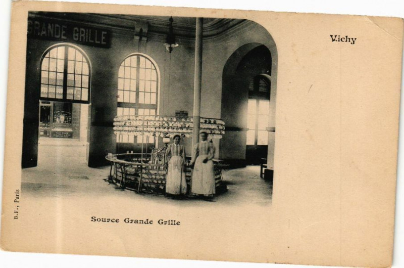 Carte postale ancienne Vichy Source Grande Grille à Vichy