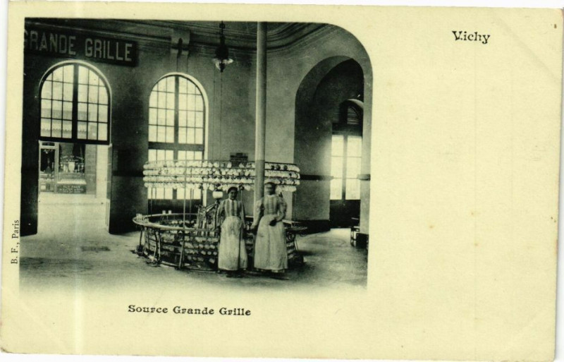 Carte postale ancienne Vichy Source Grande Grille à Vichy