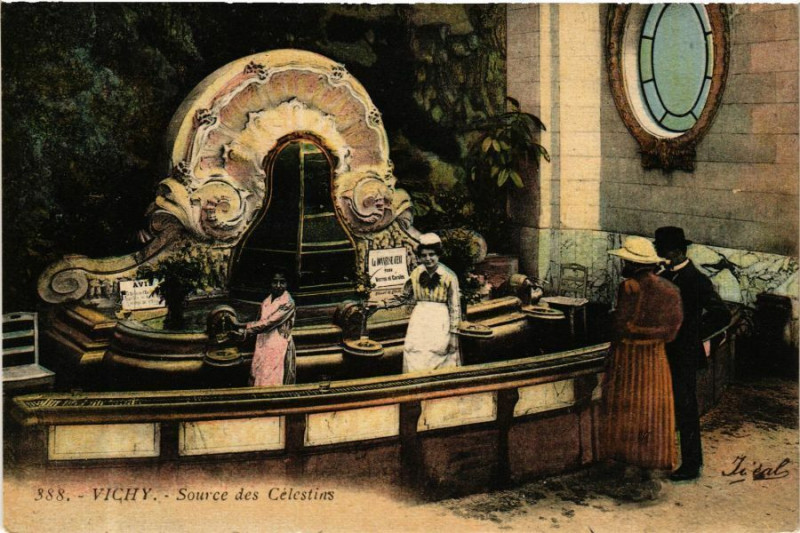 Carte postale ancienne Vichy Source des Celestins à Vichy