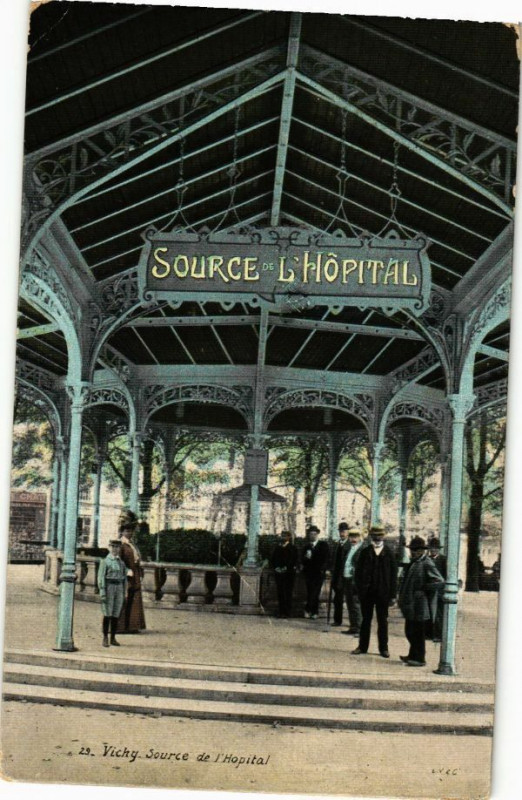 Carte postale ancienne Vichy Source de l'Hopital à Vichy