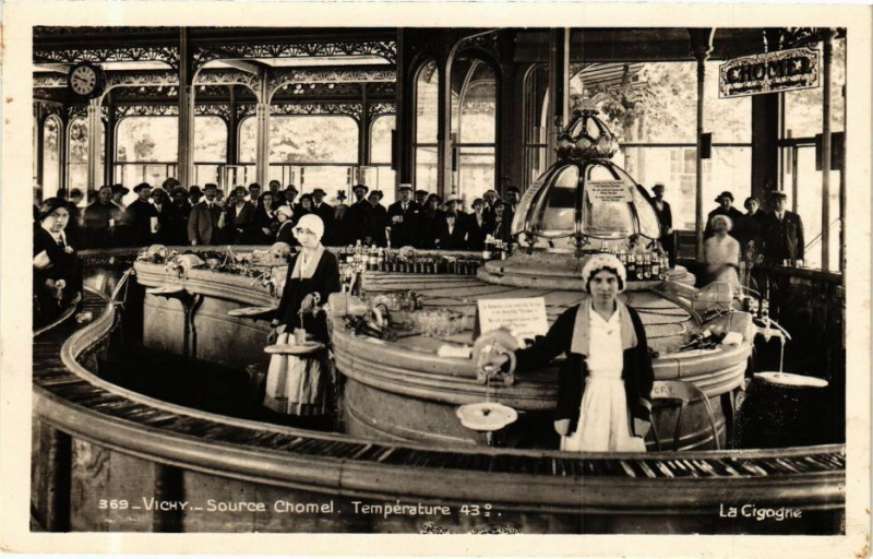 Carte postale ancienne Vichy Source Chomel-Temperature à Vichy