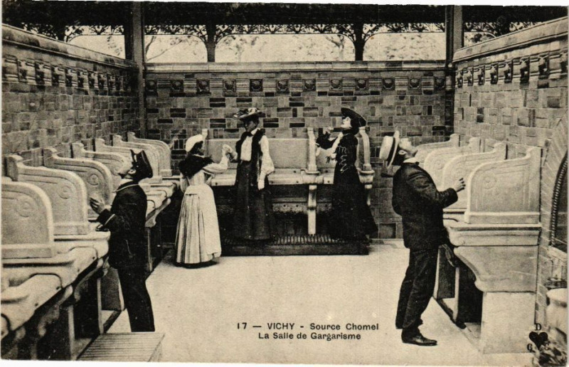 Carte postale ancienne Vichy Source Chomel-La Salle de Gargarisme à Vichy