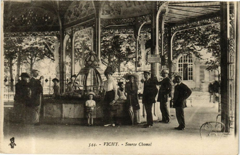 Carte postale ancienne Vichy Source Chomel à Vichy