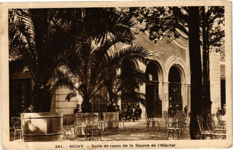 Carte postale ancienne Vichy Salle de repos de la Source de l'Hopital à Vichy