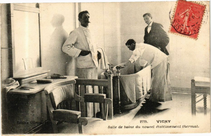 Carte postale ancienne Vichy Salle de bains du nouvel etablissement thermal à Vichy