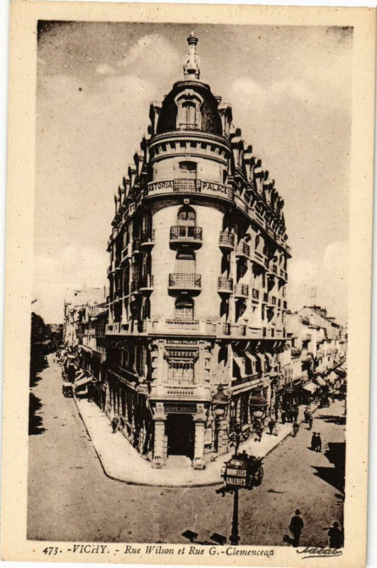 Carte postale ancienne Vichy Rue Wilson et Rue G. Clemenceau à Vichy