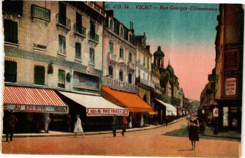 Carte postale ancienne Vichy Rue Georges-Clémenceau à Vichy