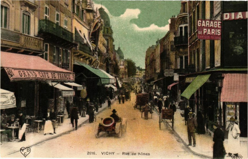 Carte postale ancienne Vichy Rue de Nimes à Vichy