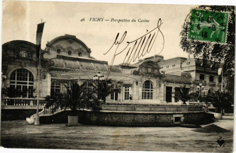 Carte postale ancienne Vichy Perspective du Casino à Vichy