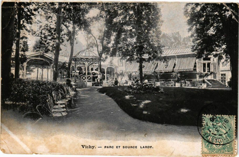 Carte postale ancienne Vichy Parc et Source Lardy à Vichy