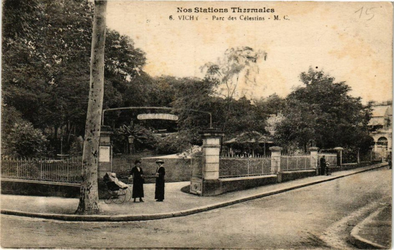 Carte postale ancienne Vichy Parc des Célestins à Vichy