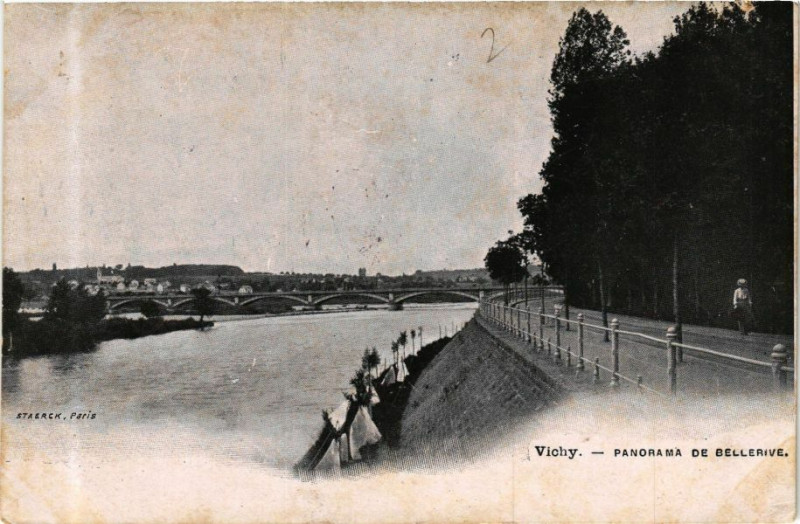 Carte postale ancienne Vichy Panorama de Bellerive à Vichy
