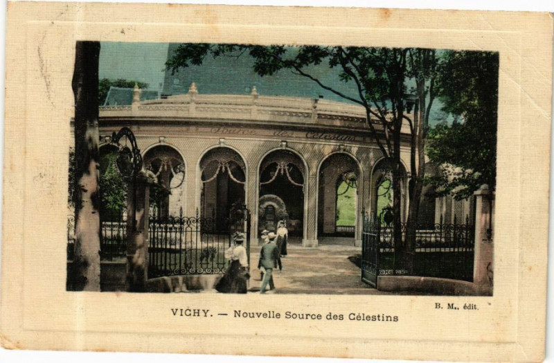 Carte postale ancienne Vichy Nouvelle Source des Célestins à Vichy