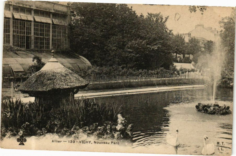 Carte postale ancienne Vichy Nouveau Parc à Vichy