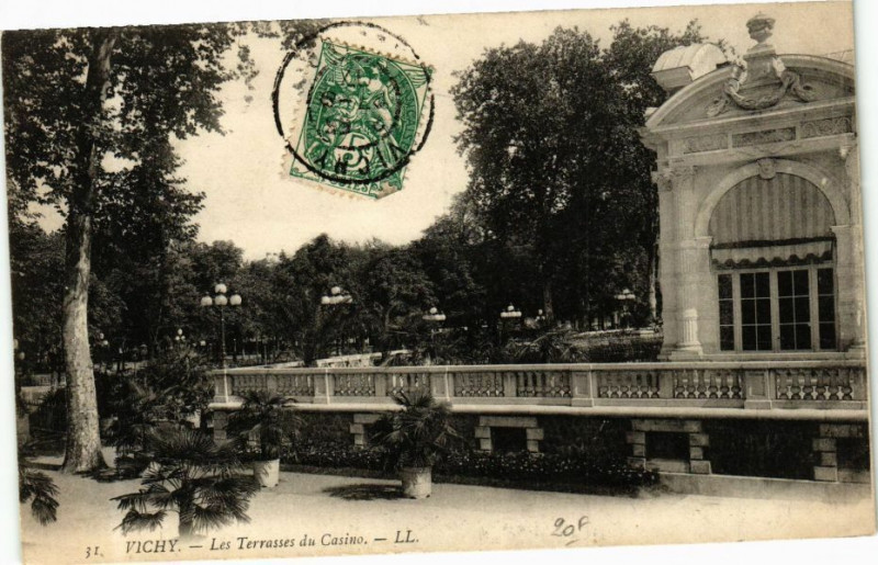 Carte postale ancienne Vichy Les Terrasse du Casino à Vichy