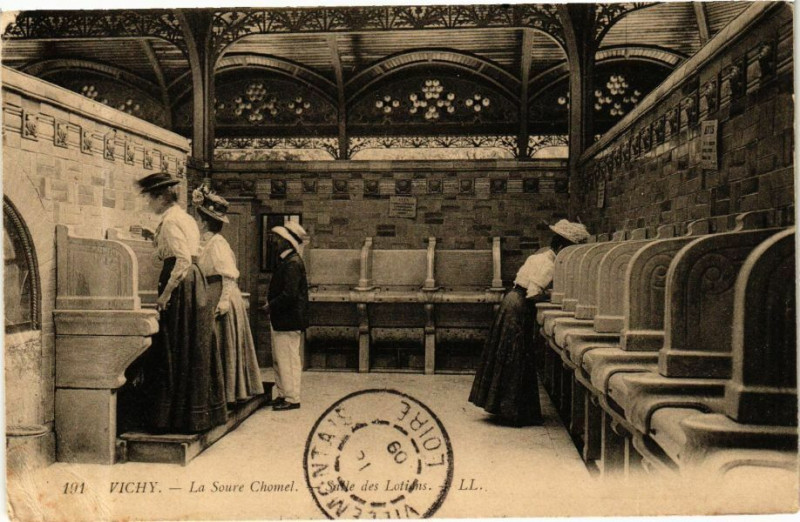 Carte postale ancienne Vichy Les Soure Chomel à Vichy