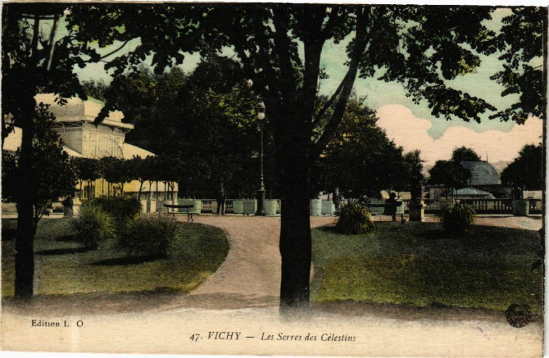 Carte postale ancienne Vichy Les Serres des Célestins à Vichy