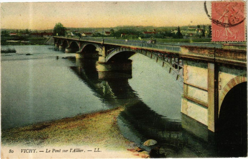 Carte postale ancienne Vichy Le Pont sur l'Allier à Vichy