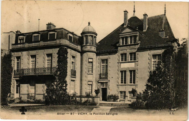 Carte postale ancienne Vichy Le Pavillon Sévigné à Vichy