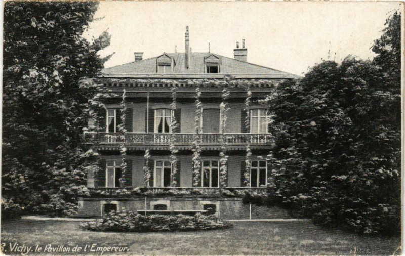 Carte postale ancienne Vichy Le Pavillon de l'Empereur à Vichy
