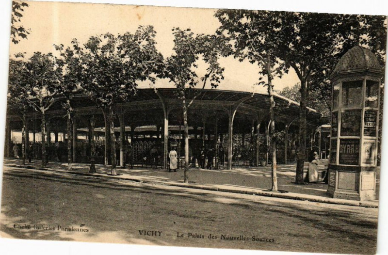 Carte postale ancienne Vichy Le Palais des Nouvelles Sources à Vichy