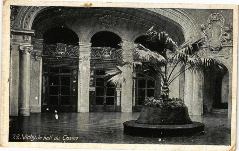 Carte postale ancienne Vichy Le Hall du Casino à Vichy