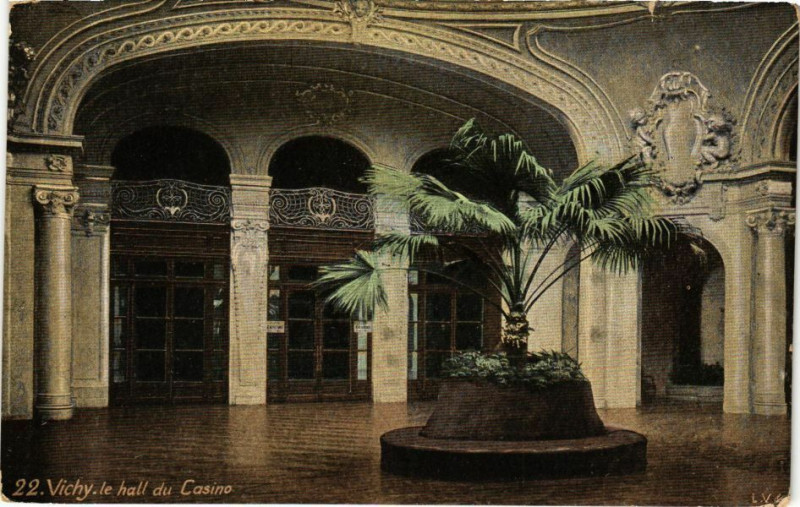 Carte postale ancienne Vichy Le Hall du Casino à Vichy