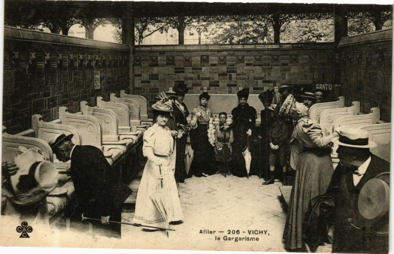 Carte postale ancienne Vichy Le Gargarisme à Vichy