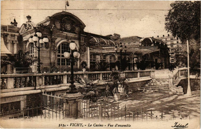 Carte postale ancienne Vichy Le Casino-Vue d'ensemble à Vichy
