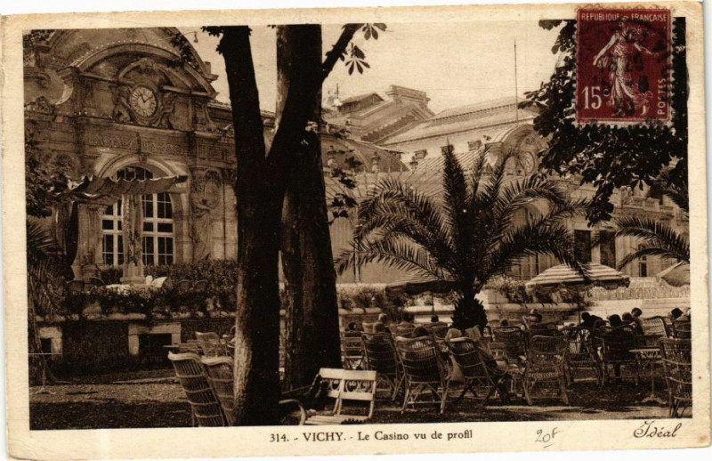 Carte postale ancienne Vichy Le Casino vu de profil à Vichy