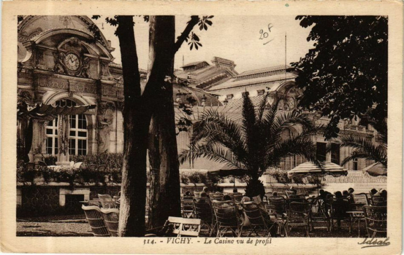 Carte postale ancienne Vichy Le Casino vu de profil à Vichy