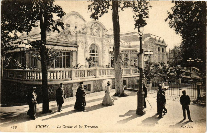 Carte postale ancienne Vichy Le Casino et les Terrasses à Vichy