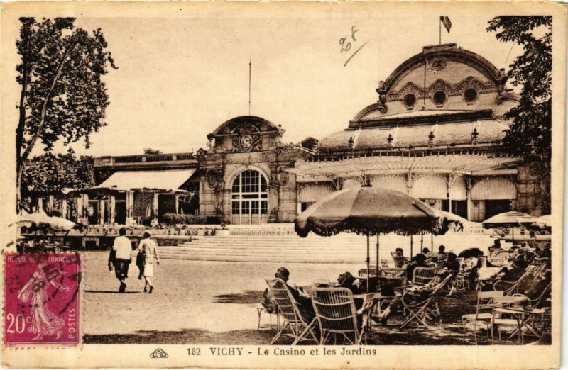 Carte postale ancienne Vichy Le Casino et les Jardins à Vichy
