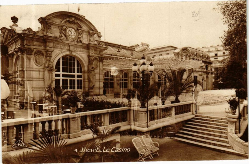 Carte postale ancienne Vichy Le Casino à Vichy