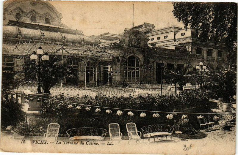 Carte postale ancienne Vichy La Terrasse du Casino à Vichy