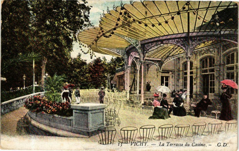 Carte postale ancienne Vichy La Terrasse du Casino à Vichy